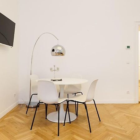 Franz 21 - Typical Viennese Apartment In The Heart Of فيينا المظهر الخارجي الصورة