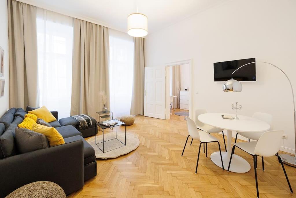 Franz 21 - Typical Viennese Apartment In The Heart Of فيينا المظهر الخارجي الصورة