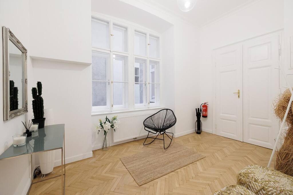 Franz 21 - Typical Viennese Apartment In The Heart Of فيينا المظهر الخارجي الصورة